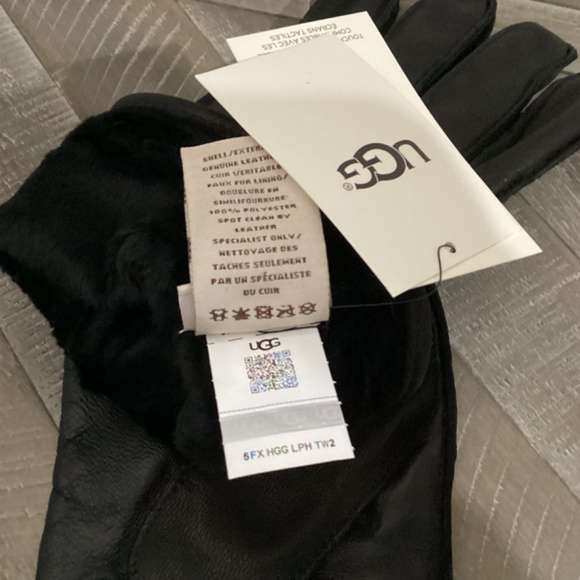UGG Faux Fur Lined Wrangell Smart Glove, size L - Picture 6 of 6